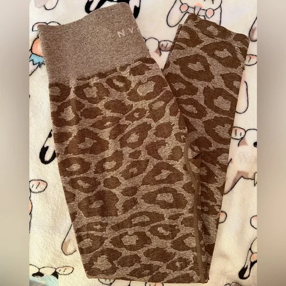 Mocha Leopard Seamless Leggings, size L - Picture 9 of 10